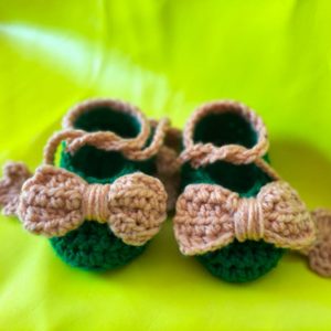 newborn baby skin and green handmade shoes